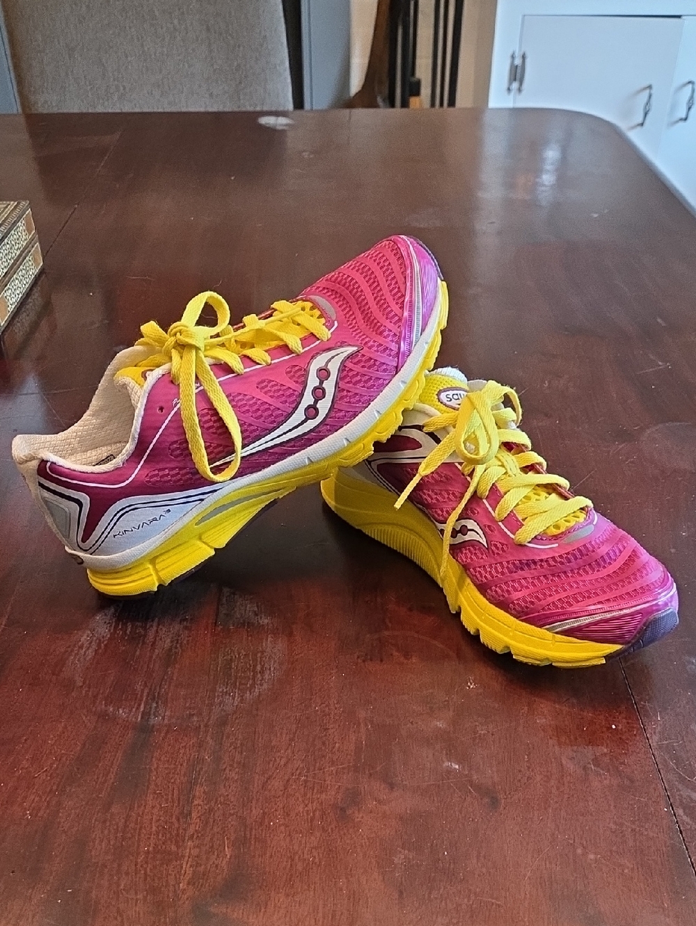 Saucony Progrid Kinvara 3 Women's Pink and Yellow Running Sneakers Size 6.
